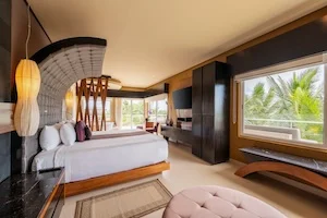 https://www.palmarbeachresortandspa.com/galleries/Suites/MASTER BEDROOM KING.webp